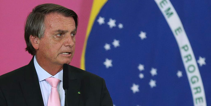 Bolsonaro sanciona lei que prevê retorno de grávidas ao trabalho presencial